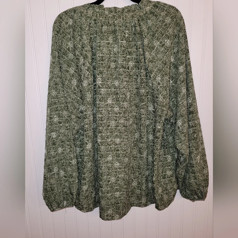 Lane Bryant Olive Floral Pop Over Blouse NWT Sz 22/24 - Picture 3 of 7